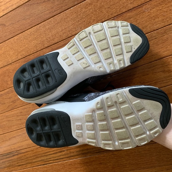 🦋 Nike Shoes 🦋 - Picture 6 of 6